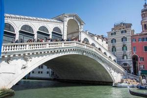 venetië, italië 2019- de rialtobrug in ponte di rialto, italië foto