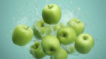 vers groen appels vallen in de water met een plons Aan blauw achtergrond. generatief ai foto