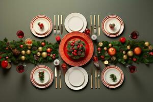 Kerstmis tafel instelling met servies, zilverwerk en decoraties Aan feestelijk tafel. top visie. ai gegenereerd foto