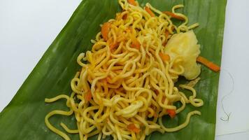 Indonesisch typisch voedsel noedels geïsoleerd achtergrond foto
