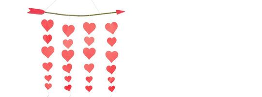 detailopname pijlen gemaakt met twijgen voor hangen, symboliseert een aantal van rood papier harten. de rood papier harten zijn gehecht naar de verdelen lijn, mooi. copyspace voor ontwerp en tekst. wit achtergrond foto
