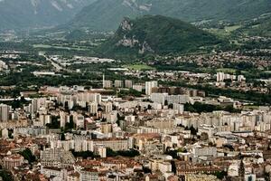 panoramisch overzien van grenoble stad foto