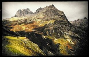 majestueus alpine berg landschap foto