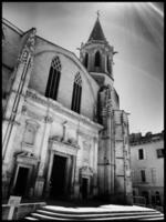 dramatisch zwart en wit visie van carcassonne kerk, Frankrijk foto