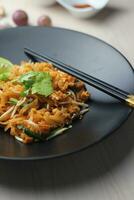 Thais voedsel stootkussen Thais , roeren bakken noedels in Padthai stijl foto