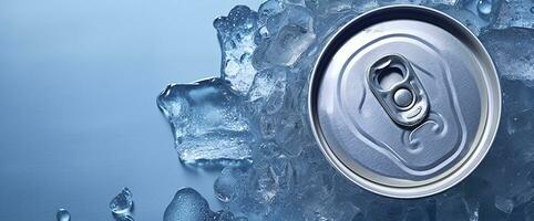top van drinken blik kan bevroren ondergedompeld in vorst ijs, metaal aluminium drank. generatief ai foto