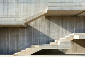 abstract wit grijs beton architectuur gebouw, generatief ai illustratie foto