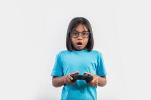 portret van meisje met joystick gamer. foto