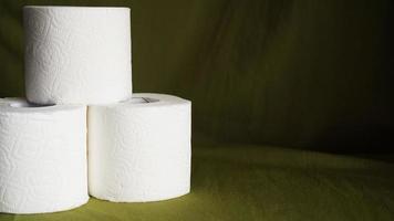 toiletpapier is een must item tijdens crisis foto
