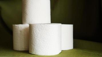 toiletpapier is een must item tijdens crisis foto