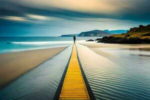 een Mens staand Aan een geel loopbrug Aan de strand. ai-gegenereerd foto