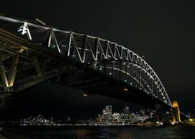 uitzicht op het centrale havengebied van Sydney in Australië 's nachts foto