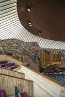 temppeliaukio rots kerk beroemde moderne architectuur landmark interieur in helsinki finland foto