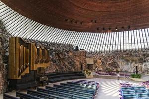 temppeliaukio rots kerk beroemde moderne architectuur landmark interieur in helsinki finland foto