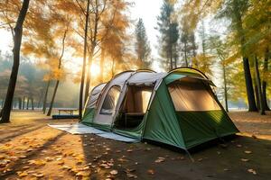 een groot toerist tent staat Aan een gazon in de midden- van een Woud in herfst ochtend- zonnig het weer. ai generatief foto