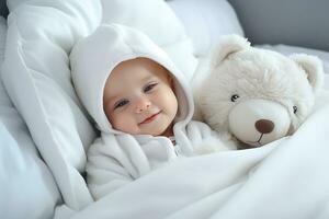 ai generatief. schattig baby met teddy bears Aan de wit bed, vallend in slaap of ontwaken omhoog in de ochtend, grappig pasgeboren weinig baby Bij huis met speelgoed. horizontaal foto