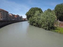 rivier de dora in turijn foto