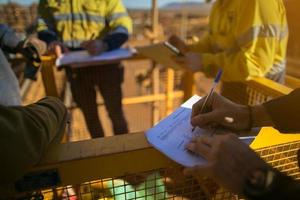 Rope Access Miner Supervisor ondertekende JSA-vergunning voor risicobeoordeling foto