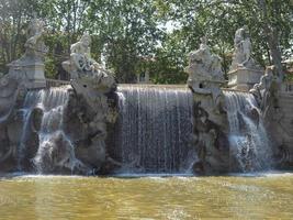 fontana dei mesi in turijn foto