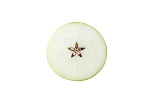 Groene appel met groen blad en gesneden plak met zaad geïsoleerd op een witte achtergrond foto