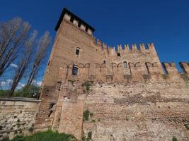 castelvecchio brug aka scaliger brug in verona foto