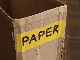 afvalcontainer voor papier foto