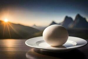 een wit ei Aan een bord met bergen in de achtergrond. ai-gegenereerd foto