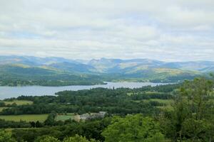 een visie van de meer wijk Bij of rust hoofd in de buurt windermere foto