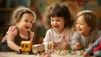 jong kinderen glimlachen aan het leren en spelen samen binnen- foto