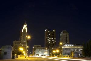 nacht uitzicht op het centrum van columbus ohio foto