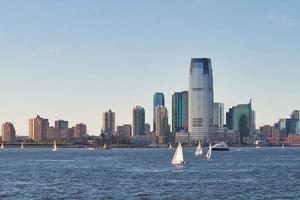 uitzicht op manhattan vanaf de veerboot foto