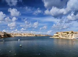 uitzicht op de oude stad la Valletta in malta foto