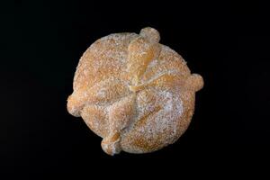 dag van de dood brood - pan de muerto - zwart achtergrond foto