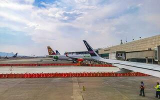 guadalajara jalisco Mexico 2023 guadalajara Internationale luchthaven vliegtuig landingsbaan binnen- gebouw en poort Mexico. foto