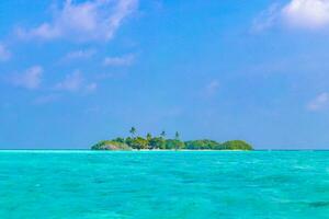 natuurlijke tropische turquoise zandbank eilanden madivaru finolhu rasdhoo atol maldiven. foto