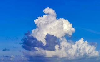 explosief wolk vorming cumulus wolken in de lucht in Mexico. foto