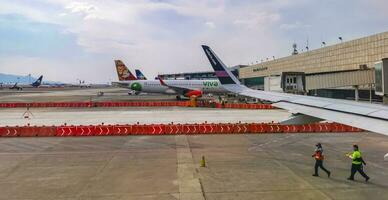 guadalajara jalisco Mexico 2023 guadalajara Internationale luchthaven vliegtuig landingsbaan binnen- gebouw en poort Mexico. foto