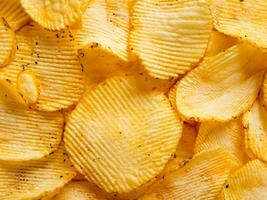 gebakken aardappel chips dichtbij - omhoog foto