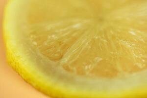 dichtbij omhoog detail van een plak van citroen, macro foto
