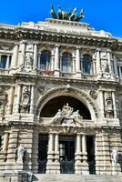 de voorkant van de opera huis in Rome foto