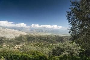 Zuid-Albanië platteland schilderachtige landschapsmening op zonnige dag in de buurt van Sarande foto