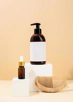 bruine flessenmodel voor natuurlijke huidverzorgingscosmetica, spa-accessoires foto