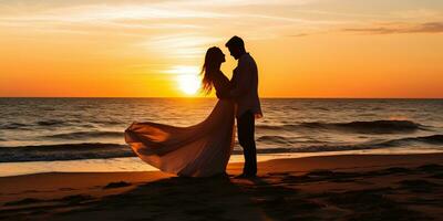 silhouet van een liefhebbend paar Bij zonsondergang Aan de strand ai gegenereerd foto