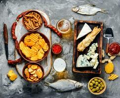 reusachtig reeks van snacks voor bier foto