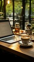 gemakkelijk werkruimte met laptop, koffie, en notitieboekje verticaal mobiel behang ai gegenereerd foto