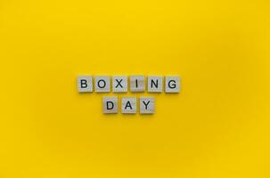 december 26, boksen dag, minimalistisch banier met de opschrift in houten brieven foto