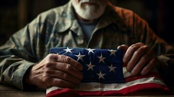 ai generatief. dichtbij omhoog van een ouderen Mens Holding een Amerikaans vlag in zijn handen foto