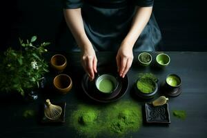 vrouw voorbereidingen treffen matcha thee Bij zwart tafel ceremonie. genereren ai foto