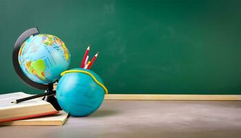 wereldbol, potlood, pen en boek Aan een groen schoolbord achtergrond en leeg ruimte Aan links kant ai genereren foto