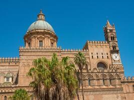 de stad van Palermo in Italië foto